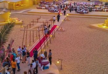 Karawanserei-Wüste mit Dünenfahrt und Abendessen in Luxuriöse Desert Venue Kamp 1