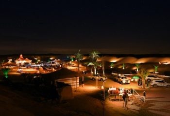 Karawanserei-Wüste mit Dünenfahrt und Abendessen in Luxuriöse Desert Venue Kamp