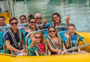 The Yellow Boat 75min